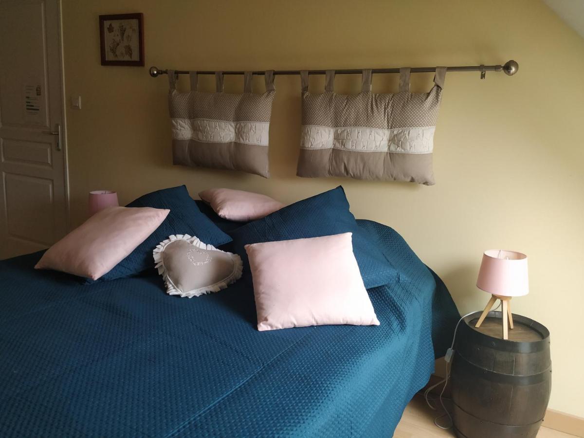 Hotel Le Logis Du Livier Saint-Georges-sur-Layon Zimmer foto