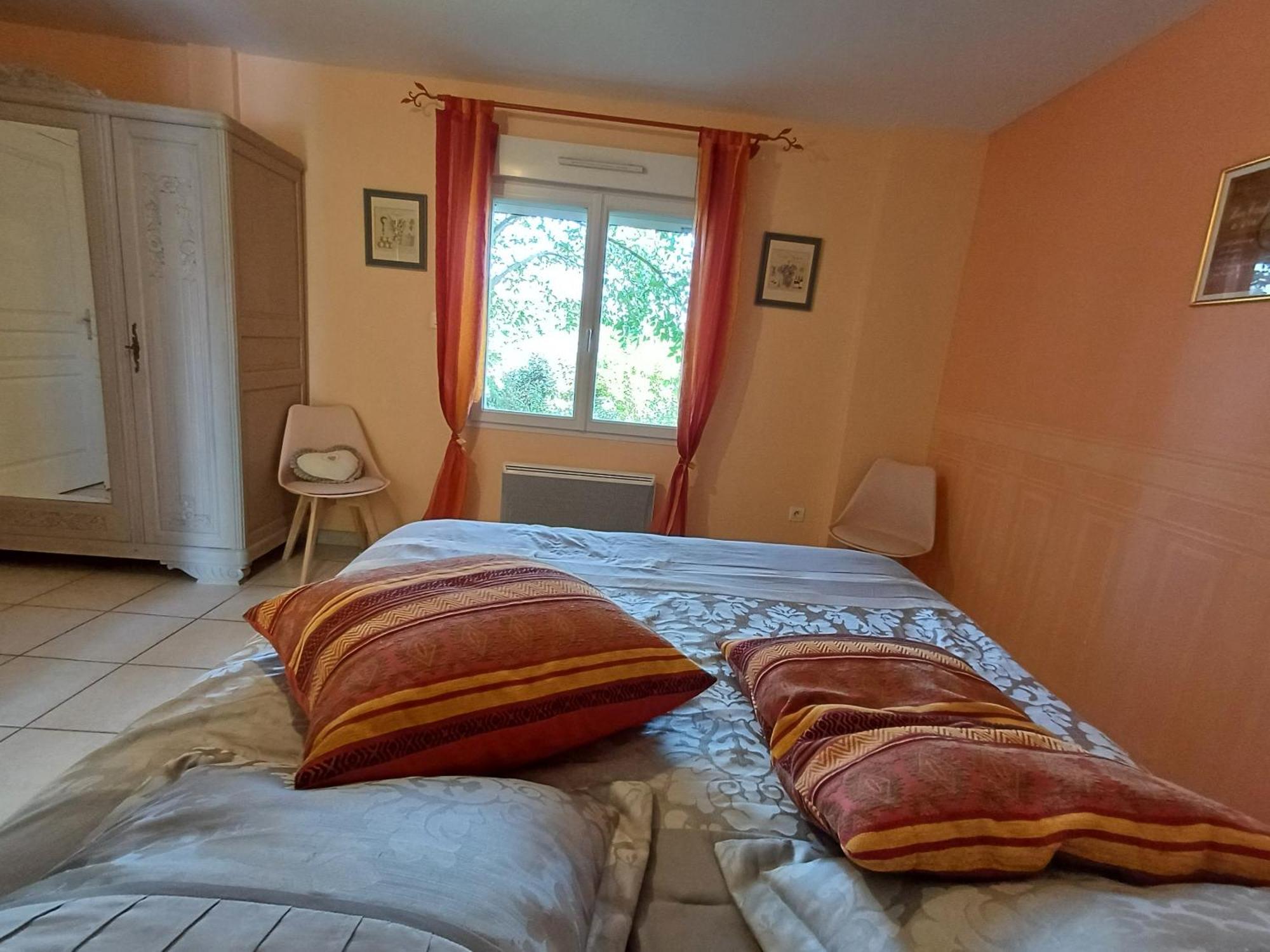 Hotel Le Logis Du Livier Saint-Georges-sur-Layon Zimmer foto