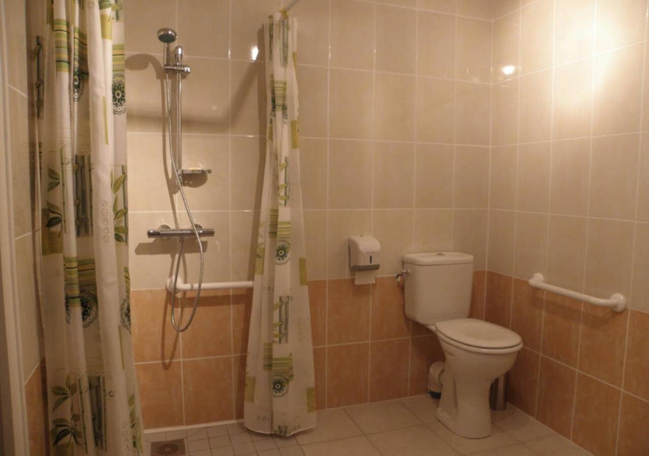 Hotel Le Logis Du Livier Saint-Georges-sur-Layon Zimmer foto